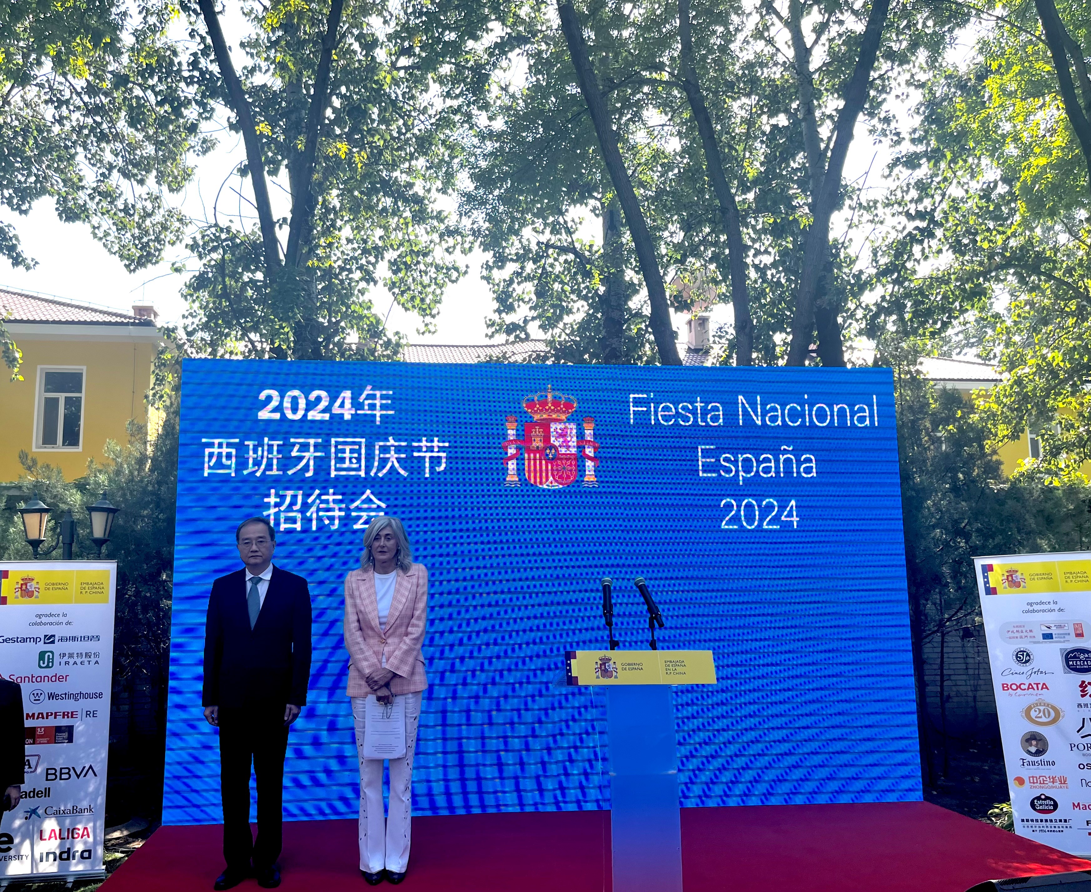 Embajadora con Viceministro chino