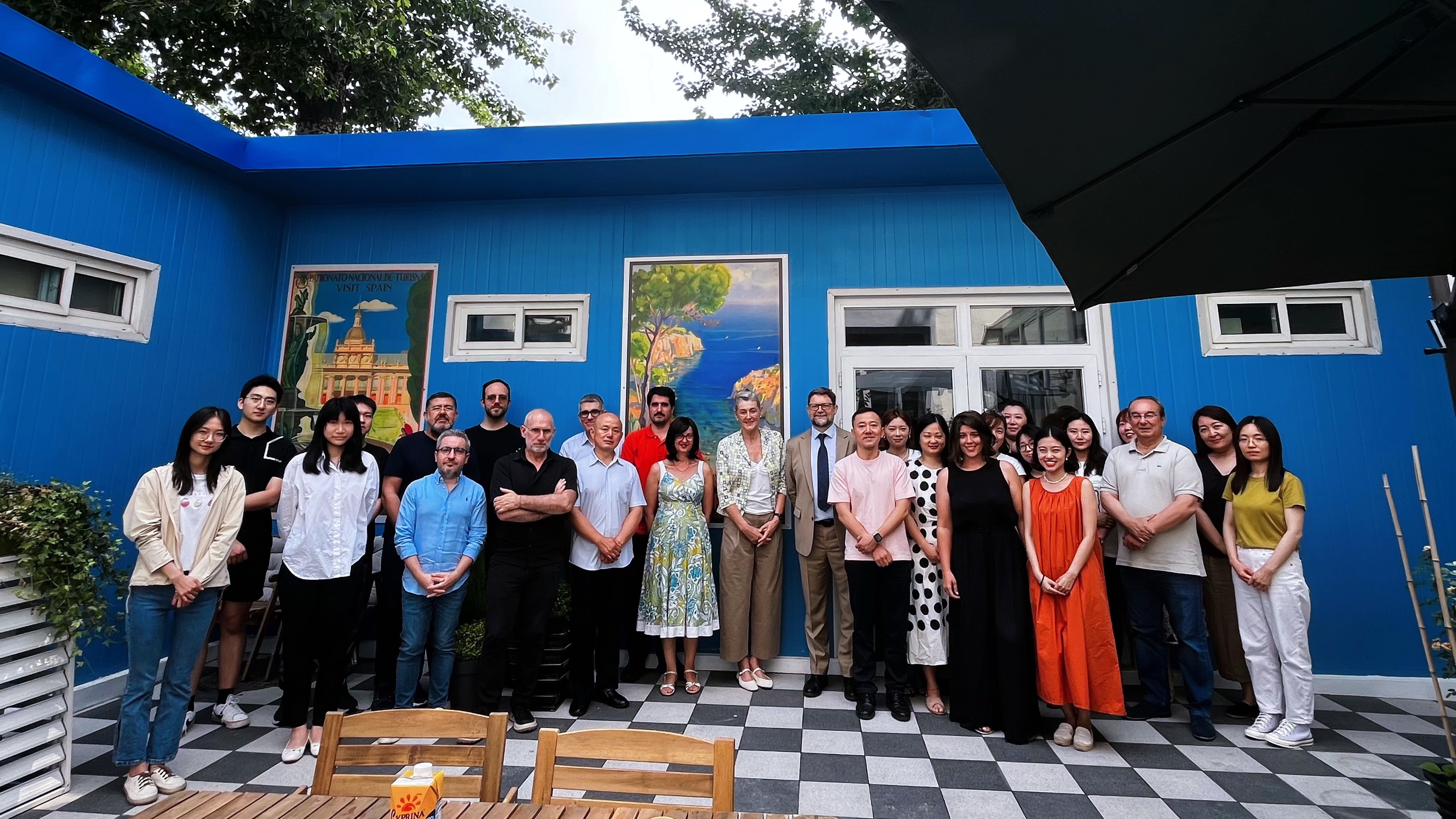 Embajadora con el personal CG