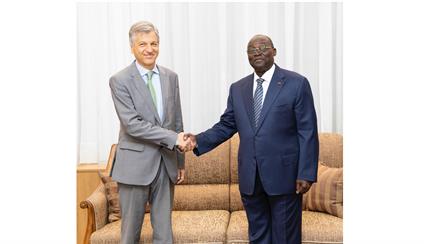 Encuentro del Embajador de España con el Vicepresidente de Costa de Marfil