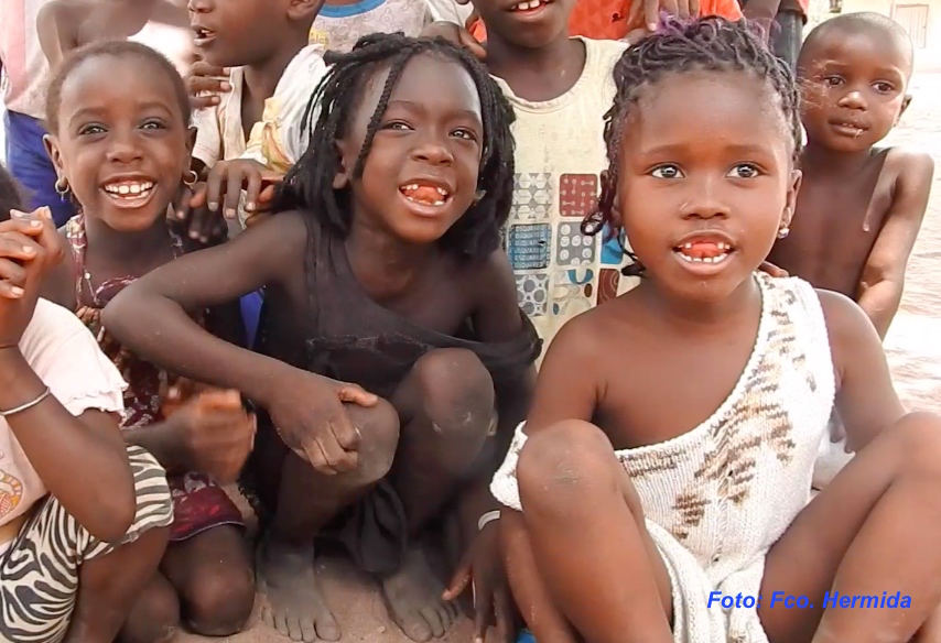 Niños en Bissau.jpg