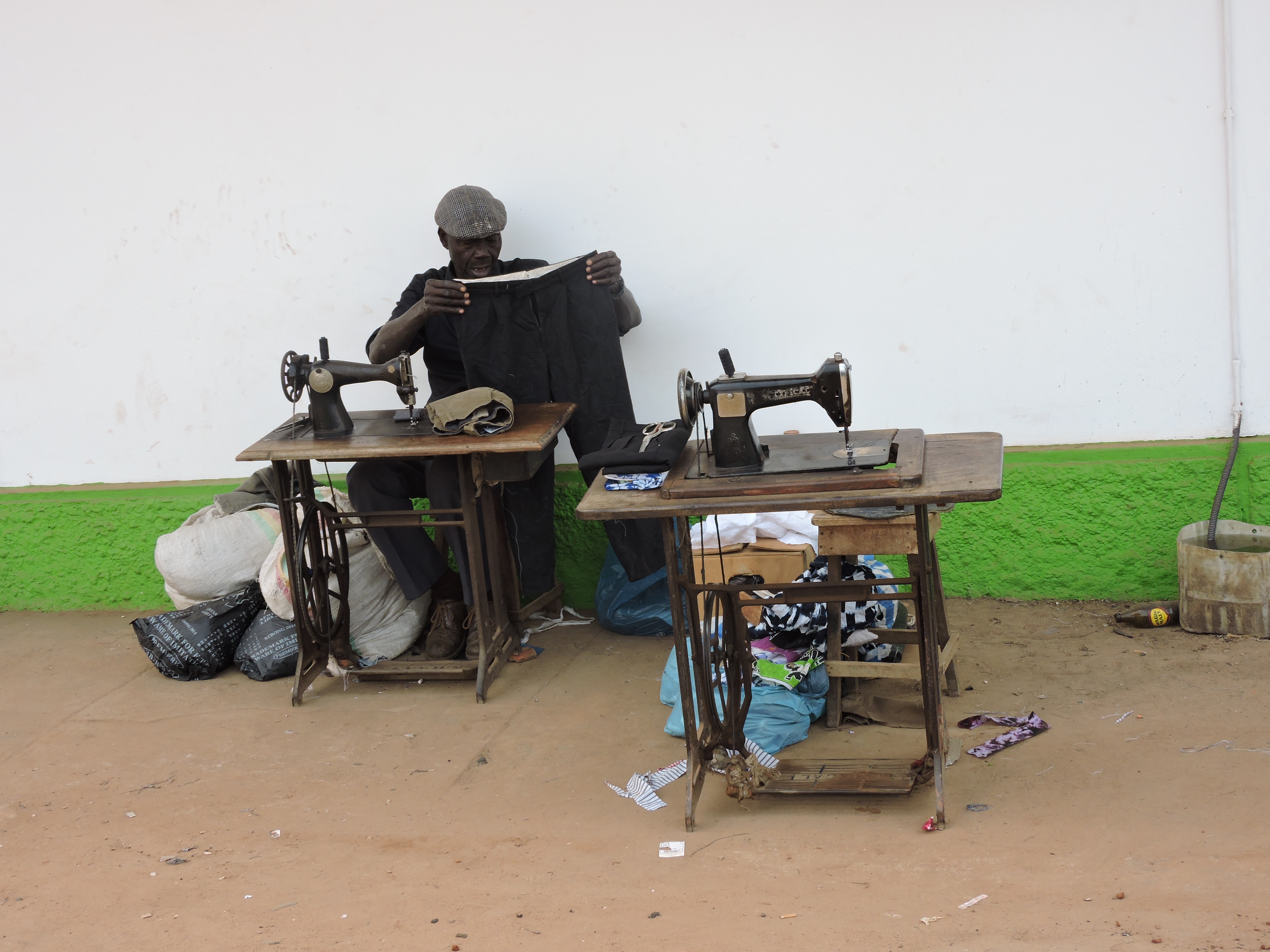 Sastre (alfayate) en Bissau.JPG