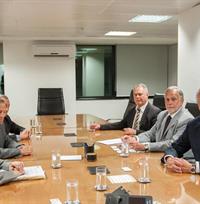 La Ministra de Fomento visita Brasil