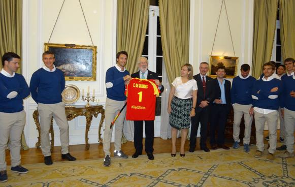 20150601_NOT1_El Embajador recibe a la Selección Española Masculina de Hockey sobre Hierba - 01.jpg