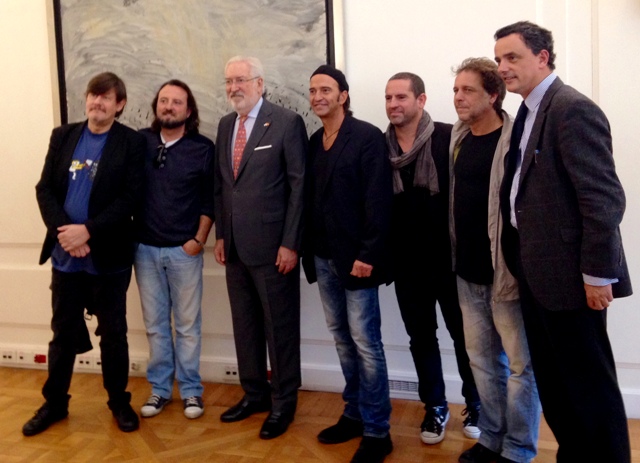 Los Secretos con el Embajador y el Ministro Consejero.jpg