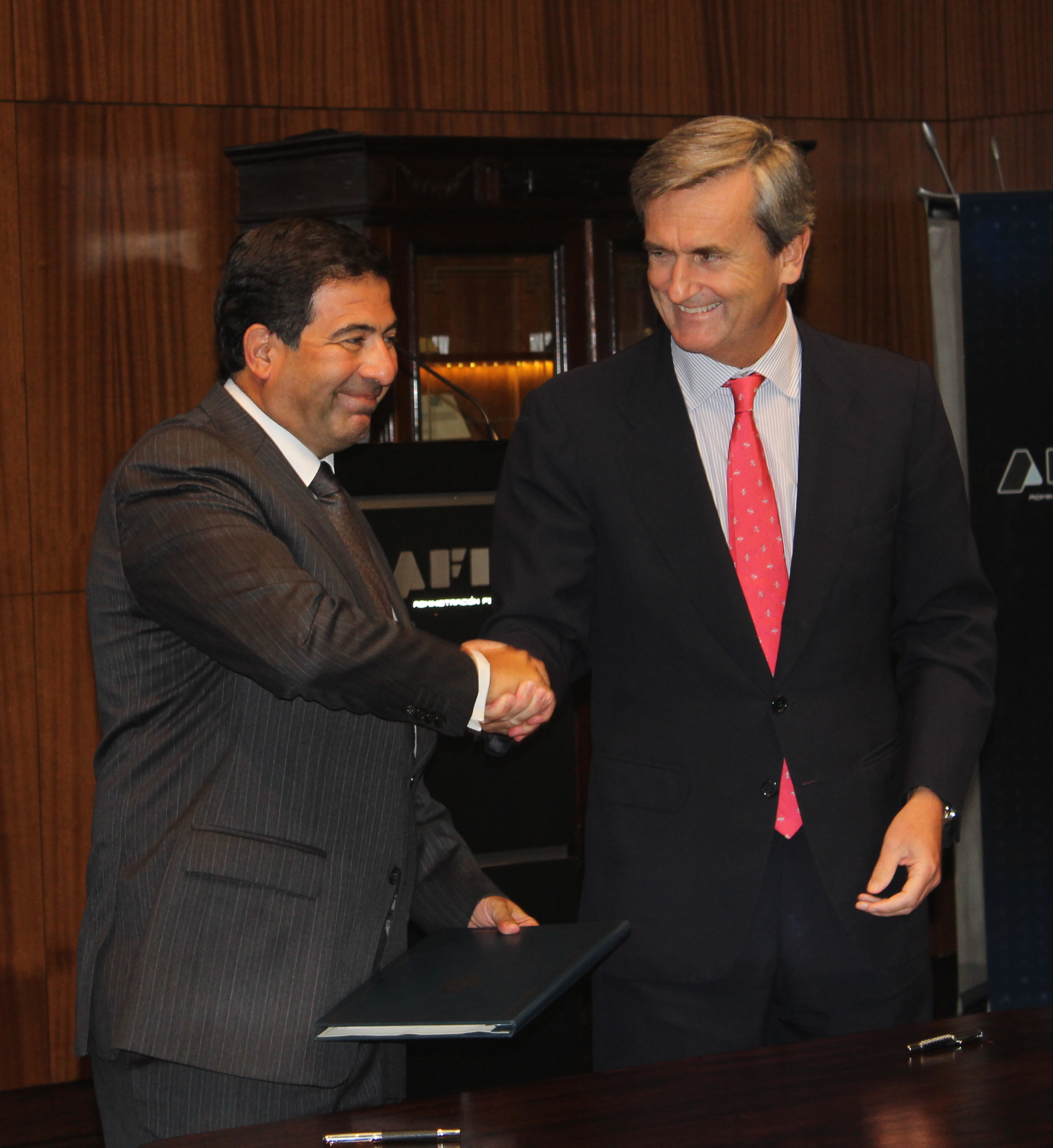 El Embajador de España, Román Oyarzun y el Administrador Federal de Ingresos Públicos de Argentina, Ricardo Echegaray