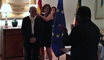 Concesión Encomienda de la Orden de Isabel la Católica al Obispo Angel Floro