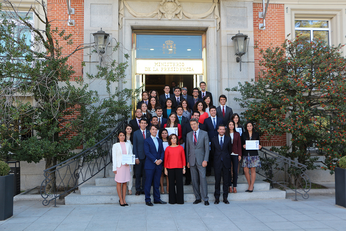 Jovenes lideres con vicepresidenta.jpg