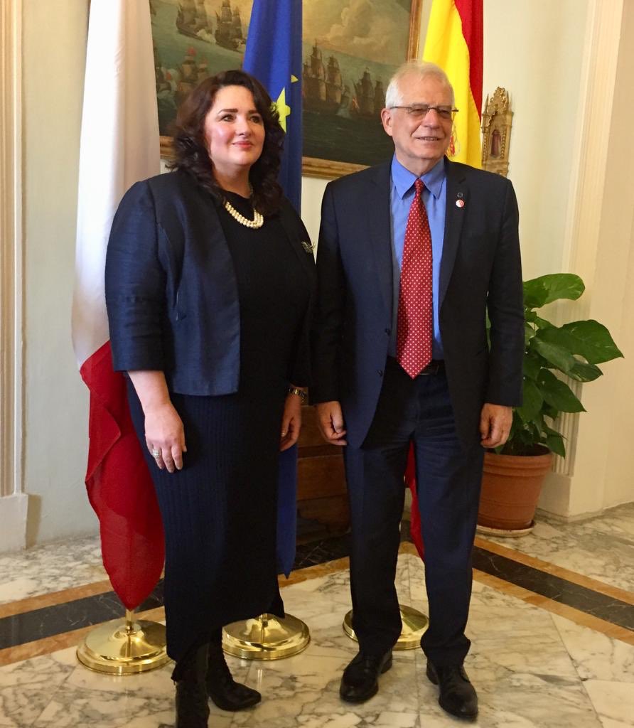 Ministro Borrell con ministra Dalli.jpg