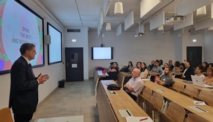 Luis Martínez Montes da unas charlas en Malta