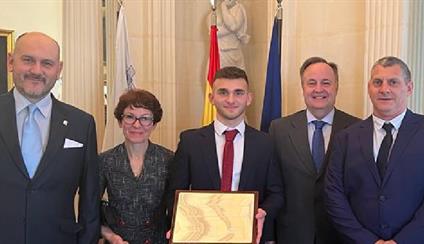 Jude Magro galardonado con el premio Emilia Pardo Bazán