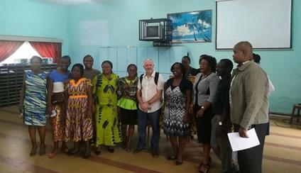 Entrega de material pedagógico para los departamentos de español de varios centros de Gabón