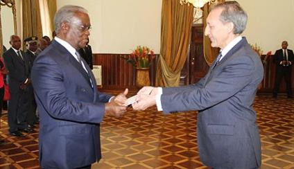 Santo Tomé y Príncipe: Presentación de Cartas Credenciales del Nuevo Embajador de España