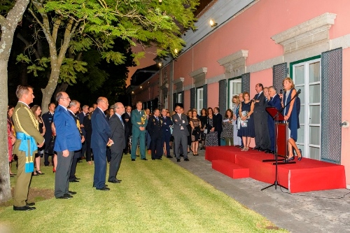 EMBAJADORA 12 octubre Público.jpg