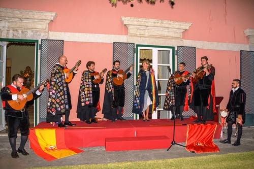 EMBAJADORA 12 octubre tuna.jpg