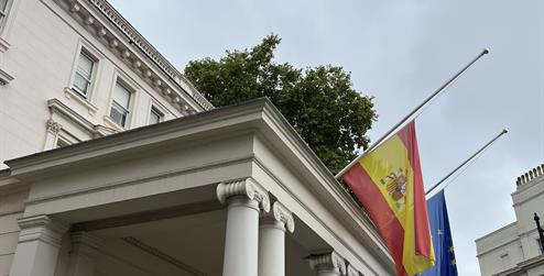 bandera media asta - luto