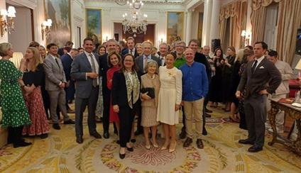 Anna Watkins, distinguida con la Cruz de Oficial de la Orden de Isabel la Católica