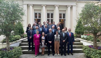 The Circle of businesspersons in London