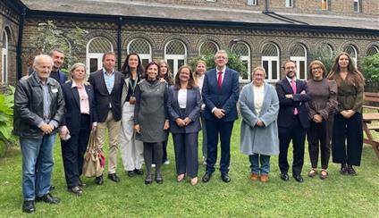 The Ambassador of Spain visits the Vicente Cañada Blanch Spanish School
