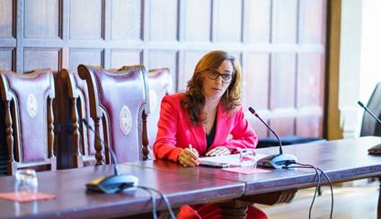 Mónica García participó en Cambridge en un foro sobre salud y desinformación