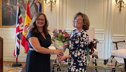 Homenaje a Sylvia Ordás, expresidenta de la Coalición de españoles en el Reino Unido y voluntaria de la asociación Settled