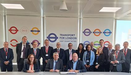 Firma del contrato entre Indra y TFL