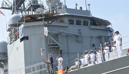 Visita Embajador a Fragata Santa María en Salalah