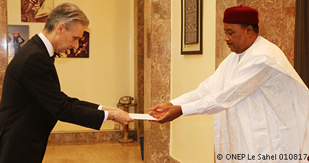 cartas credenciales copia.jpg