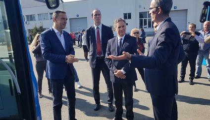 Acto de entrega de autobuses urbanos eléctricos