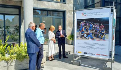 Inauguración de la exposición fotográfica "Encuentros. España, Bulgaria" en BURGÁS