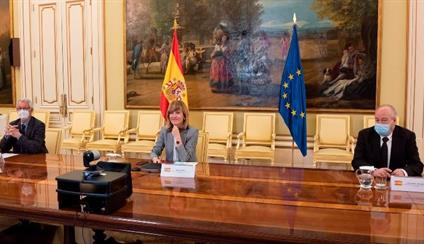 La ministra de Educación destaca el papel de la escuela para responder al desafío