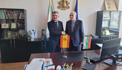 Reunión del embajador Miguel Alonso con el ministro de sanidad