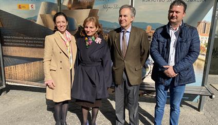 Inauguración de la fotografía del Museo Guggenheim en la parada de la Opera y ballet nacional de Sofía