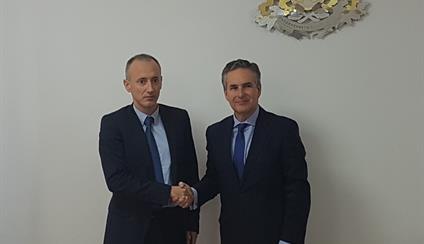 Reunión del Embajador de España y el Ministro de Educación y Ciencias