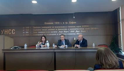 Conferencia en la Universidad de Economía Nacional y Mundial