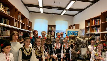 El Embajador Alejandro Polanco con los alumnos del Colegio "Hristo Botev"de Batanovtzi