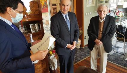 Condecoración del Sr. Angel Wagenstein