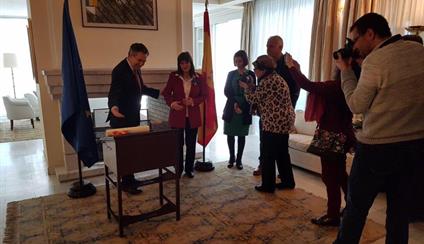 Condecoración a la Sra. Kadrinka Kadrinova