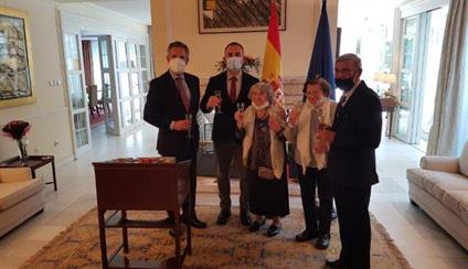 Condecoración de la Sra. Sofí Danon