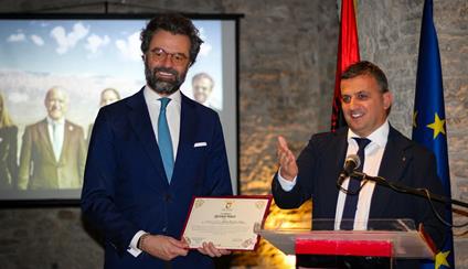 NOMBRAMIENTO CIUDADANO DE HONOR DE GJIROKASTER