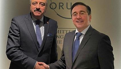 Encuentro del ministro Albares con su homólogo tunecino en el Foro Económico Mundial