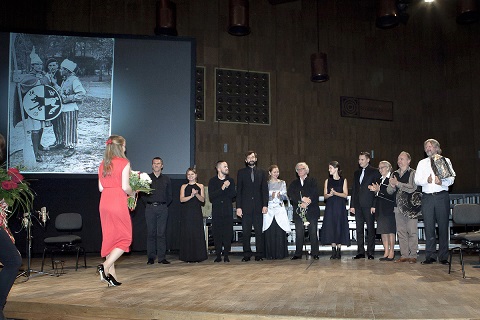 Aktorzy na scenie.jpg