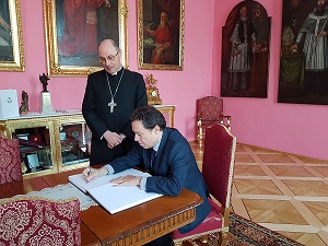 c_Con arzobispo Gniezno, Mons. Polak.jpg