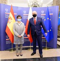 Ministra con MAE polaco