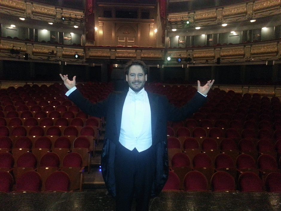 Israel Lozano - tenor.jpg