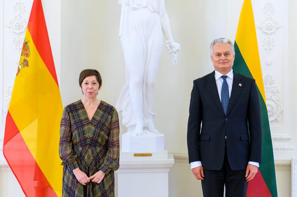 Presentacion credenciales Nieves Blanco 1.jpg