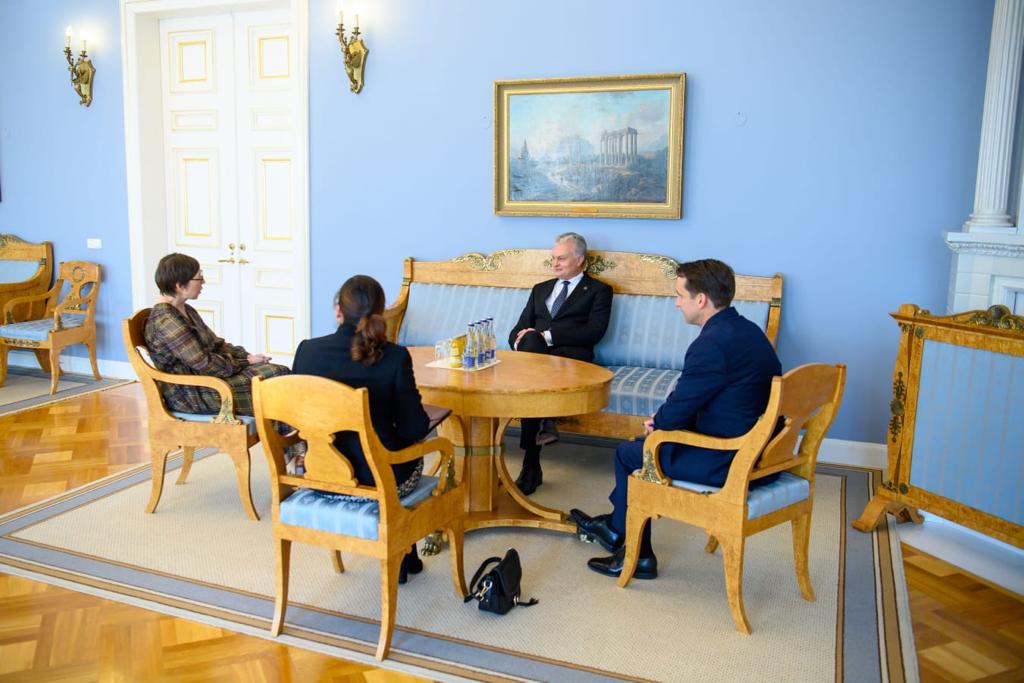 Presentacion credenciales Nieves Blanco2.jpg