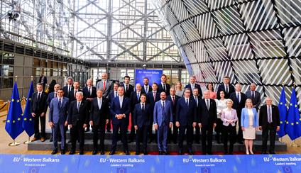 Pedro Sánchez underlines the historic nature of a European Council at which Ukraine and Moldova were granted EU candidate status