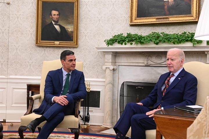 Sanchez-Biden.jpg