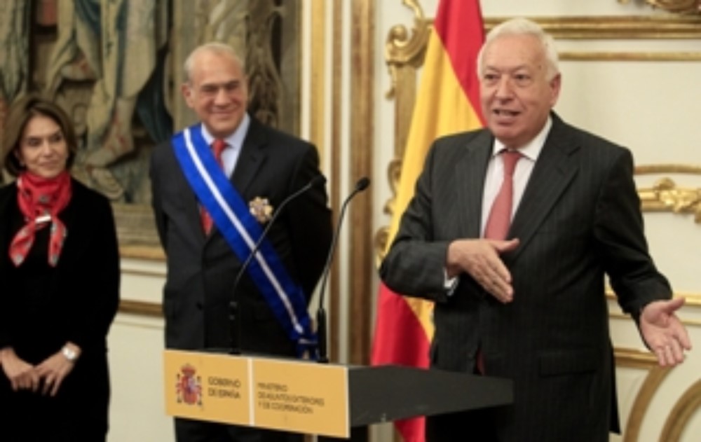 27.10.2014: Acto de imposición por el Sr. Ministro de Asuntos Exteriores y de Cooperación, D. José Manuel García Margallo, de la Gran Cruz del Mérito Civil al Secreatario General de la OCDE, D. Ángel Gurría