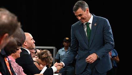 Pedro Sánchez anuncia un mecanismo nacional de hasta 60 millones de euros anuales para aliviar la deuda de países en desarrollo